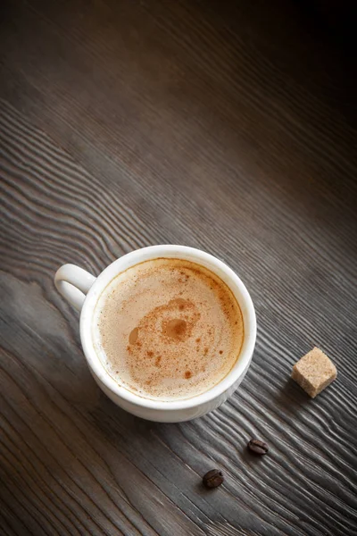 Kopp Kaffe Med Kanel Brunt Socker Och Kaffebönor Cappuccino Kaffe — Stockfoto