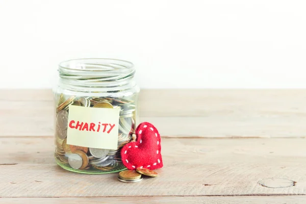 Munten Glazen Pot Met Liefdadigheid Label Geld Besparen Liefdadigheid Donatiebeleid — Stockfoto
