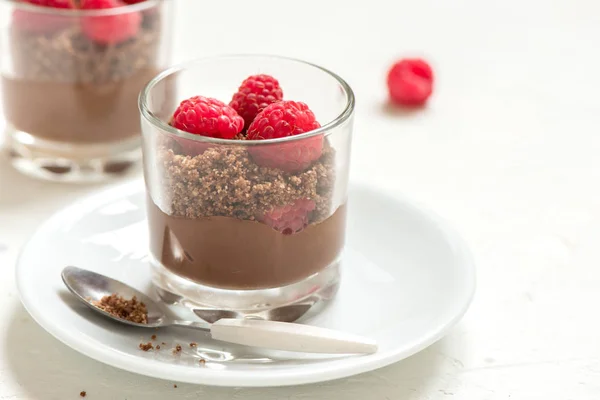 Chocolade Dessert Glazen Met Frambozen Chocolademousse Pudding Gedeelte Glazen Met — Stockfoto