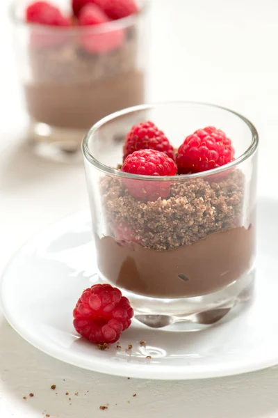 Chocolade Dessert Glazen Met Frambozen Chocolademousse Pudding Gedeelte Glazen Met — Stockfoto