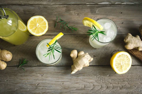 Ginger Ale Kombucha Glazen Zelfgemaakte Citroen Gember Organische Probiotische Drankje — Stockfoto