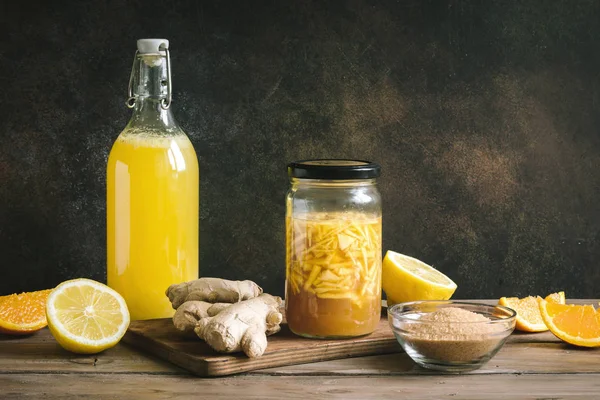 Ginger Bug Domowe Fermentowane Soda Napój Probiotyczny Napój Organicznych Owoców — Zdjęcie stockowe