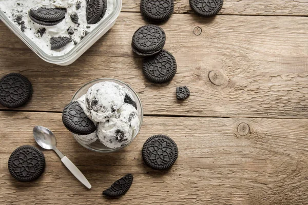 Eis Mit Keksen Aus Schokolade Und Sahne Kekse Und Sahne — Stockfoto