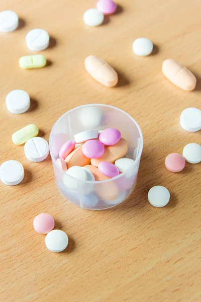 Assortiment Van Pillen Tabletten Capsules Houten Tafel Met Kopie Ruimte — Stockfoto