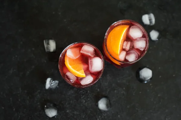 Negroni Koktajl Pomarańczowy Lód Domu Negroni Klasyczny Koktajl Składników Czarnym — Zdjęcie stockowe