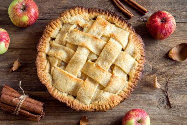 Klasik elma pasta tatlı. Organik sonbahar elma dan ev yapımı American Pie.