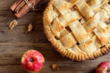 Klasik elma pasta tatlı. Organik sonbahar elma dan ev yapımı American Pie.