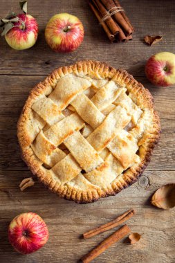 Klasik elma pasta tatlı. Organik sonbahar elma dan ev yapımı American Pie.