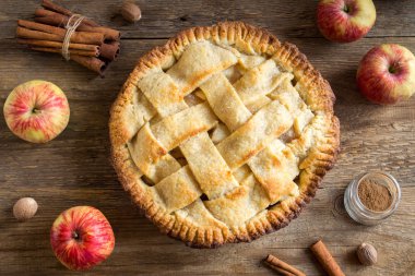 Klasik elma pasta tatlı. Organik sonbahar elma dan ev yapımı American Pie.