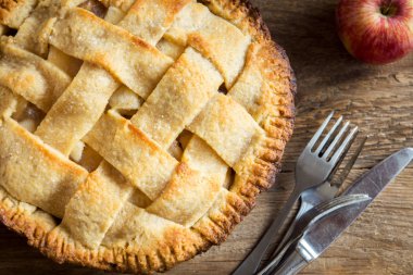 Klasik elma pasta tatlı. Organik sonbahar elma dan ev yapımı American Pie.