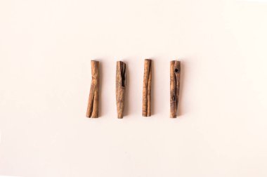 Pastel pembe, üstten görünüm tarçın sopa.