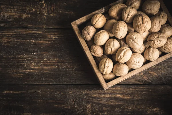 Organic Walnuts Rustic Wooden Box Top View Seasonal Harvest Walnuts — Stock Photo, Image