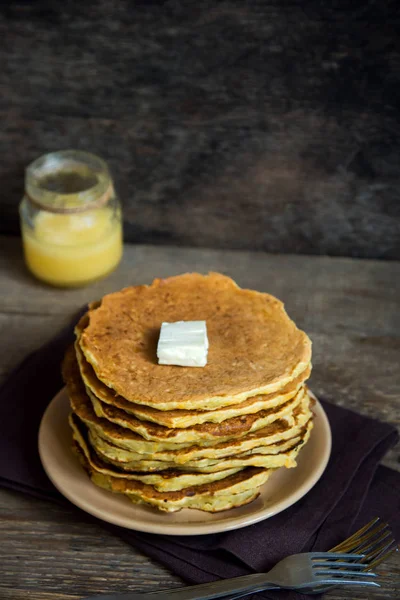 Hausgemachte Pfannkuchen Mit Butter Und Honig Pfannkuchen Zum Frühstück Vor — Stockfoto
