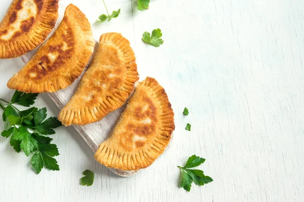 Yapımı Derin Yağda Kızartılmış Sebze Samosas Köftesi Burekas Snack Için — Stok fotoğraf