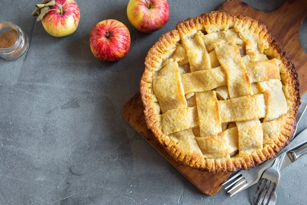 Klassisches Apfelkuchen Dessert Hausgemachte Amerikanische Torte Aus Bio Herbstäpfeln Auf — Stockfoto