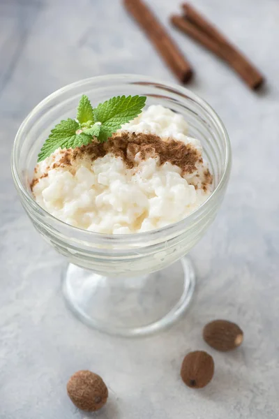 Rice Pudding Dengan Cinnamon Dan Nutmeg Hidangan Penutup Atau Sarapan — Stok Foto