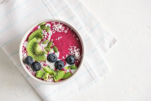 Smoothie Schüssel Mit Frischen Beeren Früchten Samen Und Kokoscreme Für — Stockfoto