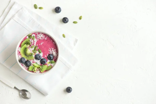 Smoothie Schüssel Mit Frischen Beeren Früchten Samen Und Kokoscreme Für — Stockfoto