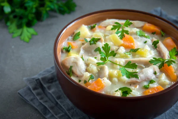 Soupe Poulet Soupe Crémeuse Fraîche Maison Avec Poulet Légumes Légumes — Photo