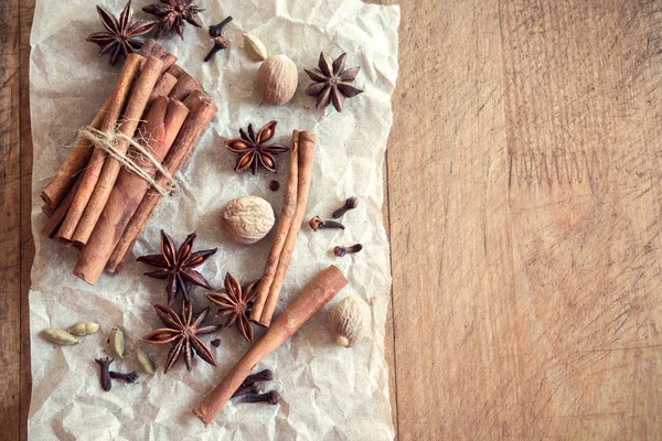 Természetes Aroma Fűszerek Karácsonyi Sütemény Vagy Forralt Bort Fahéj Rúd — Stock Fotó