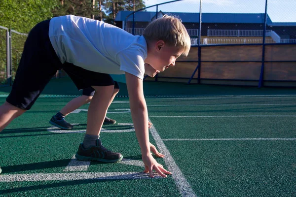 Niños Deportivos Niños Posición Salida Listos Para Correr Deportes Infantiles —  Fotos de Stock