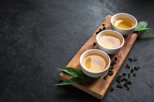 Chá Verde Copos Cerâmica Chá Verde Seco Oolong Folhas Chá — Fotografia de Stock