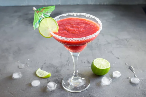 Margarita Cocktail Lime Ice Black Stone Background Copy Space Classic — Stock Photo, Image