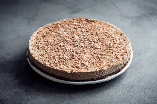 Torta Cioccolato Con Mascarpone Fondo Grigio Cemento Torta Cioccolato Fatta — Foto Stock