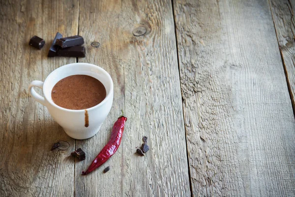 Chocolat Chaud Avec Piment Morceaux Chocolat Sur Fond Bois Rustique — Photo