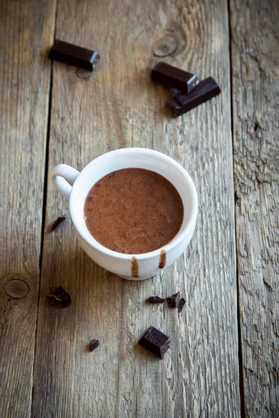 Gorące Kawałki Czekolady Czekolady Rustykalne Drewniane Tła Domowe Hot Chocolate — Zdjęcie stockowe