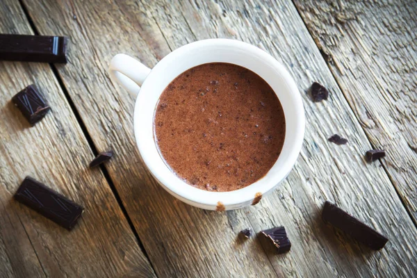 Warme Chocolade Chocolade Stukjes Rustieke Houten Achtergrond Close Zelfgemaakte Warme — Stockfoto
