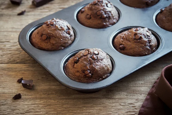 Muffins Σοκολάτας Σταγόνες Σοκολάτας Σπιτικό Γλύκισμα Σοκολάτας Για Πρωινό Επιδόρπιο — Φωτογραφία Αρχείου