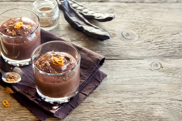 Portakal lezzet - ev yapımı sağlıklı vegan vejetaryen süt ücretsiz, gluten ücretsiz tatlı ile çiğ Vegan avokado çikolatalı muz puding