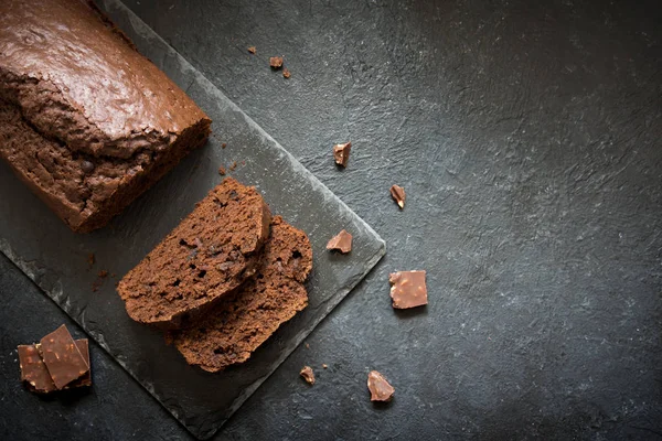 Çikolata damla çikolatalı kek. Kahvaltı ya da tatlı için ev yapımı çikolatalı pasta.
