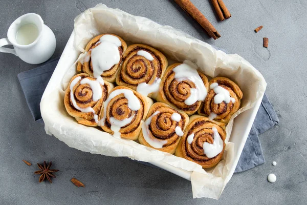 Rollos Canela Cannabos Con Salsa Crema Preparación Recetas Caseras Dulces — Foto de Stock