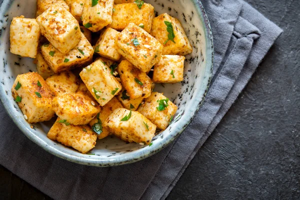 Smažené Tofu Vmíchá Misce Sezamem Zelení Domácí Zdravá Veganská Asijská — Stock fotografie