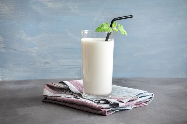 Čerstvý Obyčejný Domácí Jogurt Jogurt Jogurt Kefír Ayran Lassi Skle — Stock fotografie