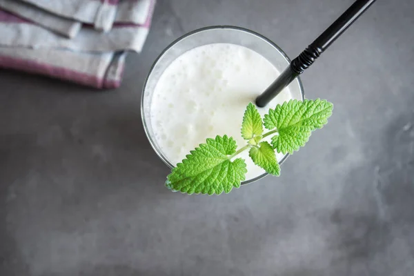 Färsk Vanlig Hemmagjord Yougurt Yoghurt Youghurt Kefir Ayran Lassi Glas — Stockfoto