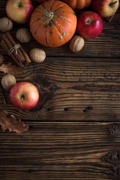 Φθινόπωρο Κόκκινα Μήλα Κανέλλα Εποχιακή Φθινόπωρο Μαγειρικής Ζαχαροπλαστικής Συστατικά Μήλα — Φωτογραφία Αρχείου