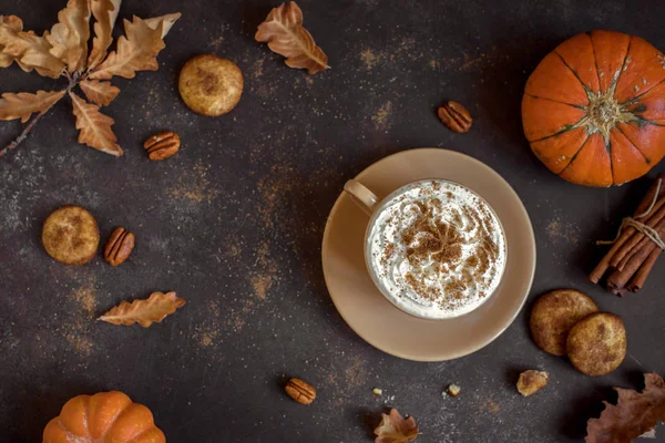 Pumpkin Spice Latte Kubek Latte Sezonowych Jesień Przyprawy Ciasteczka Upadek — Zdjęcie stockowe