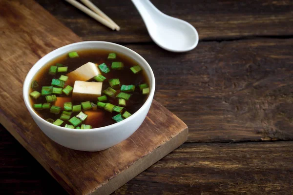 Sopa Japonesa Miso Cuenco Cerámica Sobre Fondo Madera Oscura Espacio —  Fotos de Stock