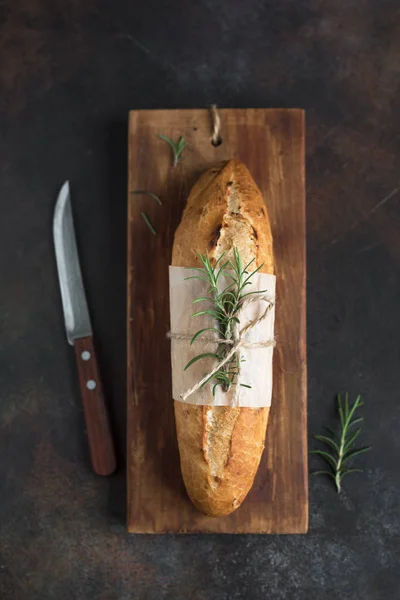 Pane Fresco Fatto Casa Con Rosmarino Sfondo Legno Rustico Vista — Foto Stock