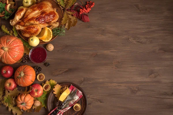 Thanksgiving Diner Achtergrond Met Turkije Herfstbladeren Seizoensgebonden Herfst Decor Instelling — Stockfoto