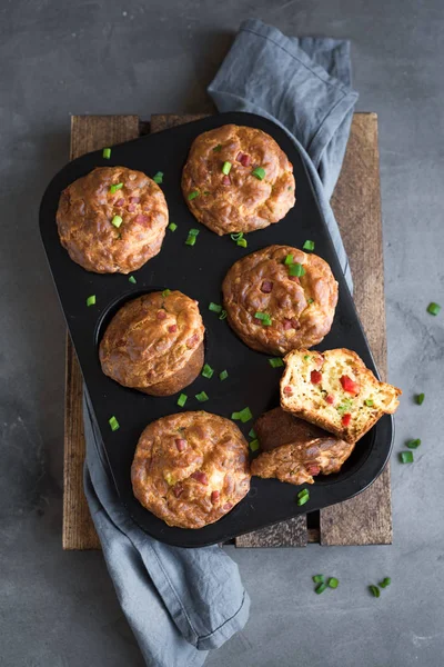 Protein Frukost Ägg Muffins Med Bacon Och Grönsaker Hög Proteinhalt — Stockfoto