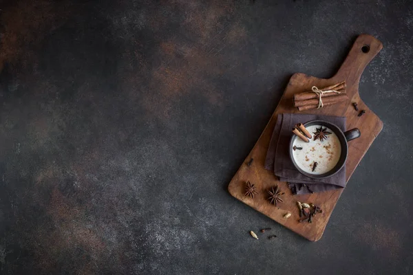 Traditioneller Indischer Masala Chai Tee Keramiktasse Mit Zutaten Würziger Schwarzer — Stockfoto