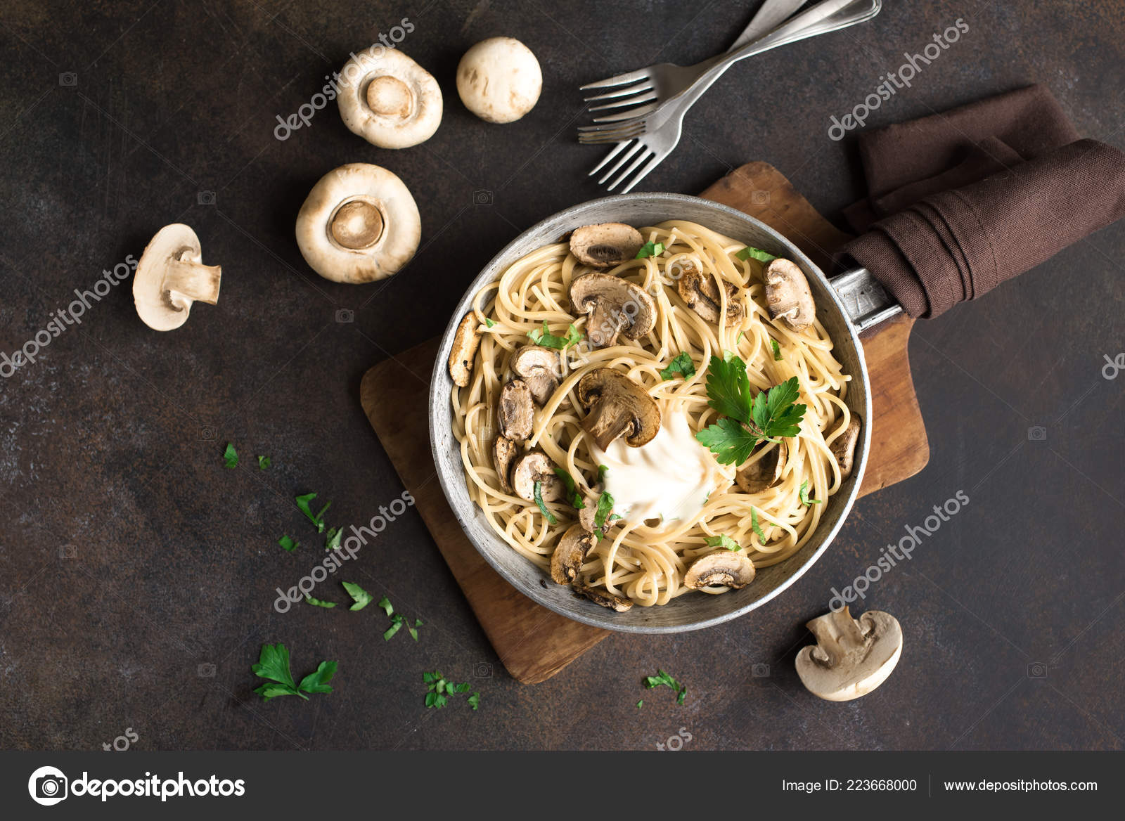 Forskudssalg Vælg Tilsyneladende Champignon Spaghetti Pasta Fløde Sauce Rustik Baggrund Topvisning  Hjemmelavet Italiensk — Stock-foto © Mizina #223668000