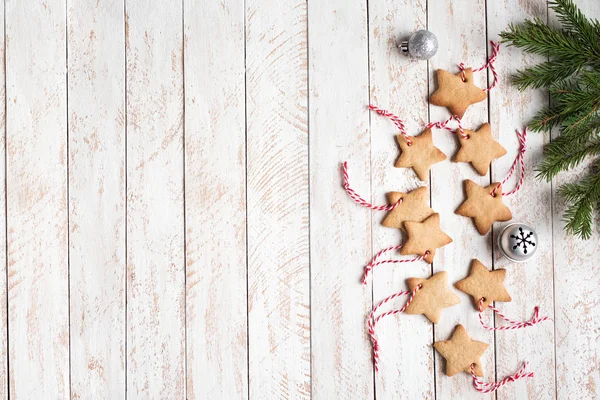 Vánoční Hvězda Tvaru Perníkové Červenými Lany Míče Pro Vánoční Strom — Stock fotografie
