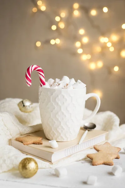 Weihnachtsschokolade Mit Marshmallows Pfefferminzbonbons Weißen Becher Leerzeichen Kopieren Heißer Kakao — Stockfoto