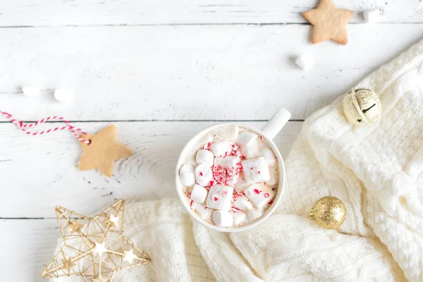 Noel Sıcak Çikolata Şekerleme Naneli Şeker Beyaz Kupa Üstten Görünüm — Stok fotoğraf