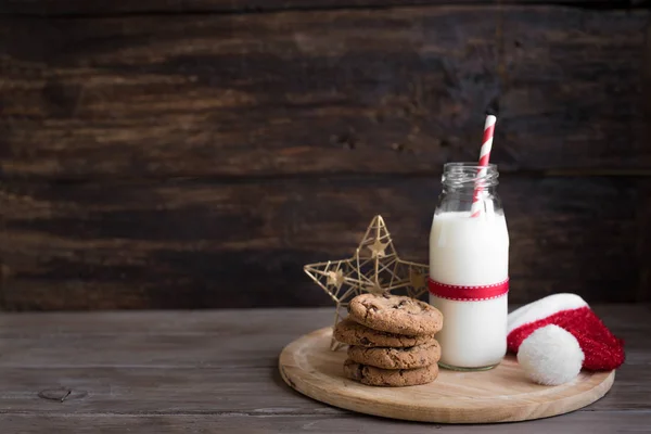 Kekse Und Milch Für Den Weihnachtsmann Traditionelle Weihnachten Hausgemachte Schokoladenkekse — Stockfoto